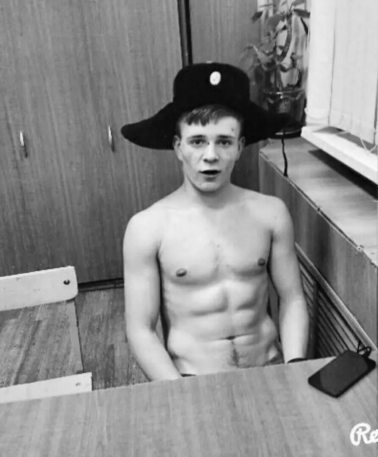  30834550  Ivan, 26 ,    