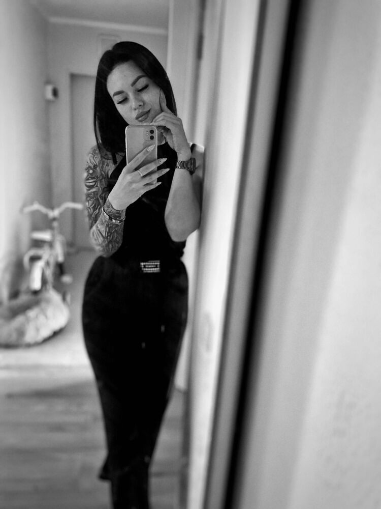  ,   Sandra, 24 ,   ,   