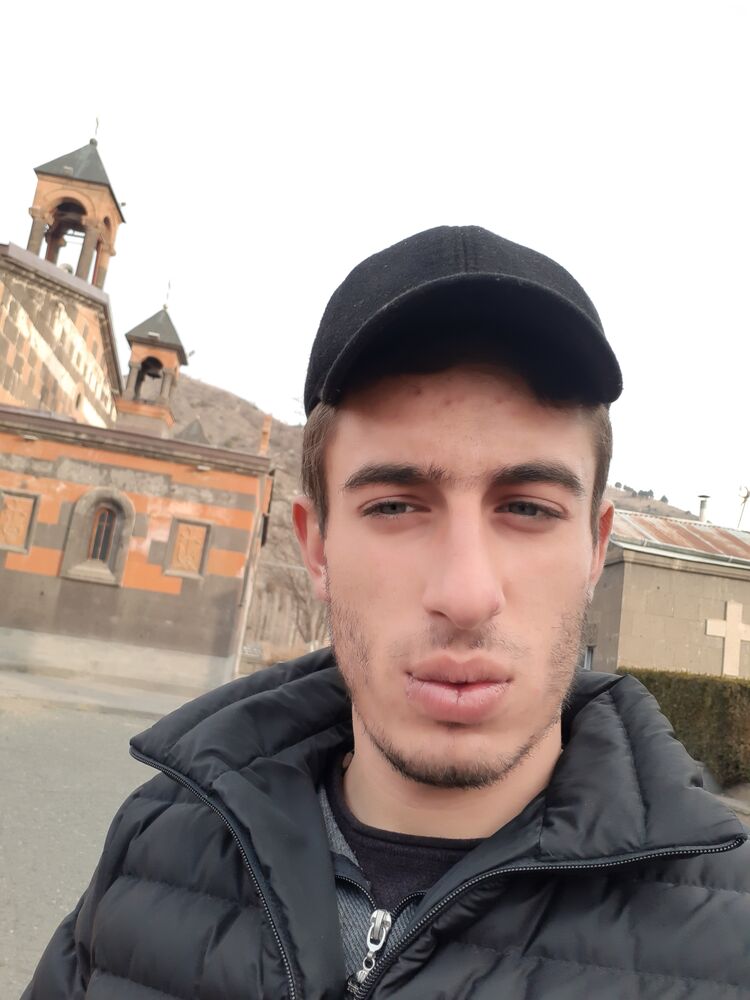  22728650  Artak, 27 ,    -