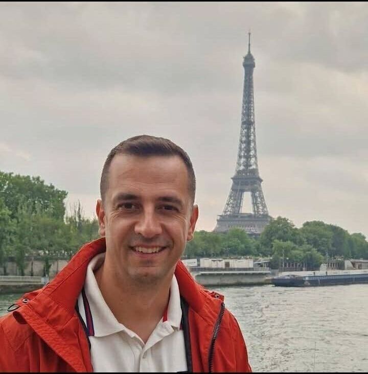  53988570  Alex, 41 ,    