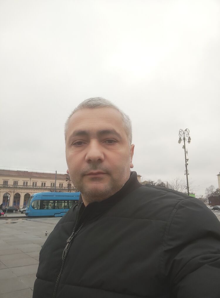  42142680  Revazi, 49 ,    