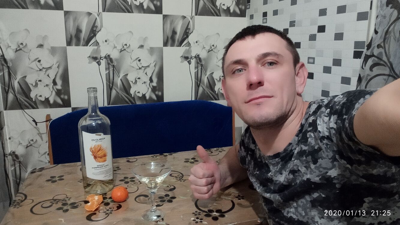  22663780  Vasyl, 37 ,    