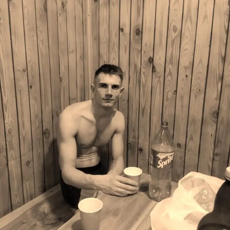  37275570  Alexander, 25 ,    