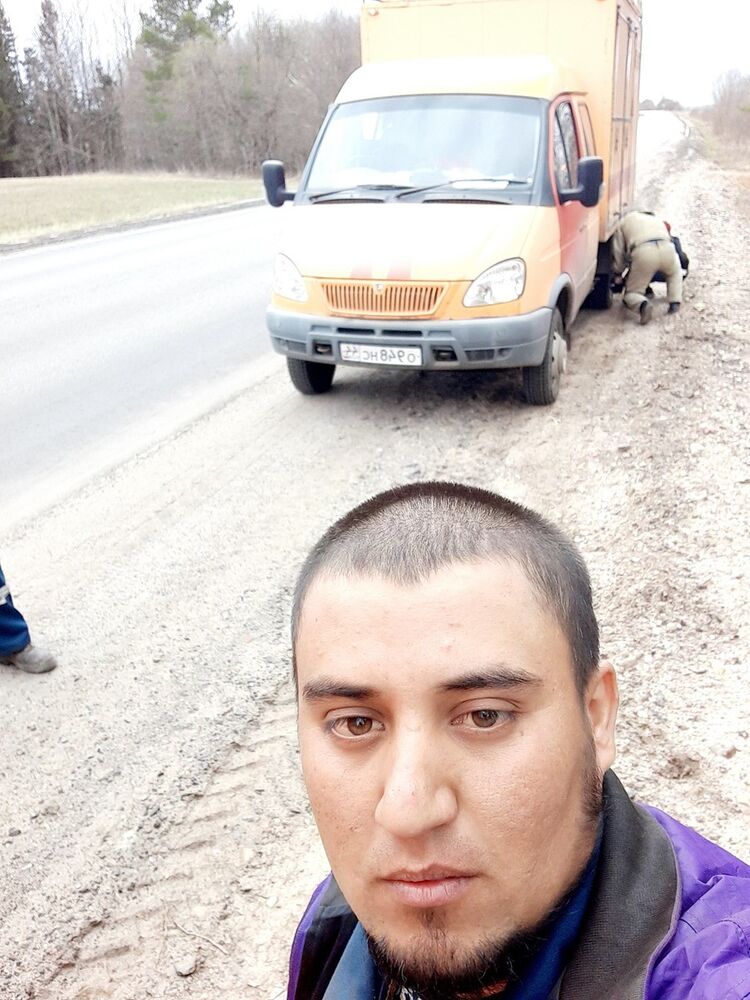  19819060  Nasim, 32 ,    