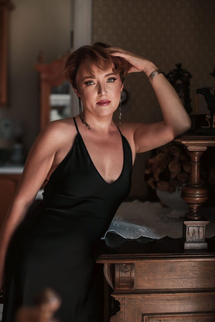  49859730  Iriska, 44 ,    