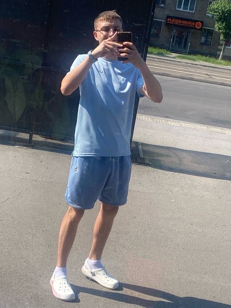  48421980  , 23 ,    