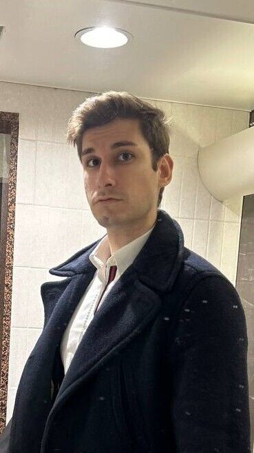 48502520  Tomas, 27 ,    -