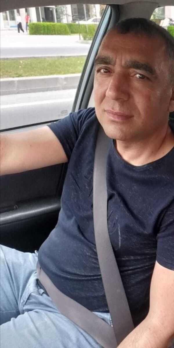  18732630  Emre, 44 ,    