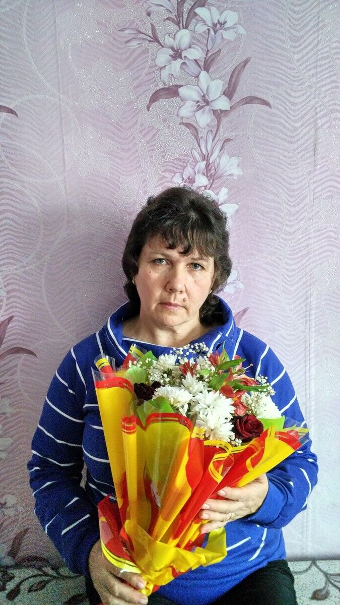  8398360  Nina, 60 ,    