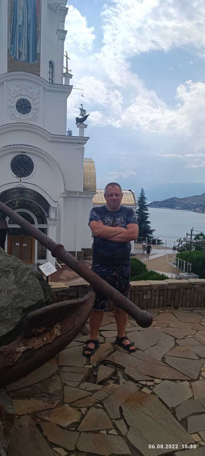  ,   Valery, 49 ,   c 