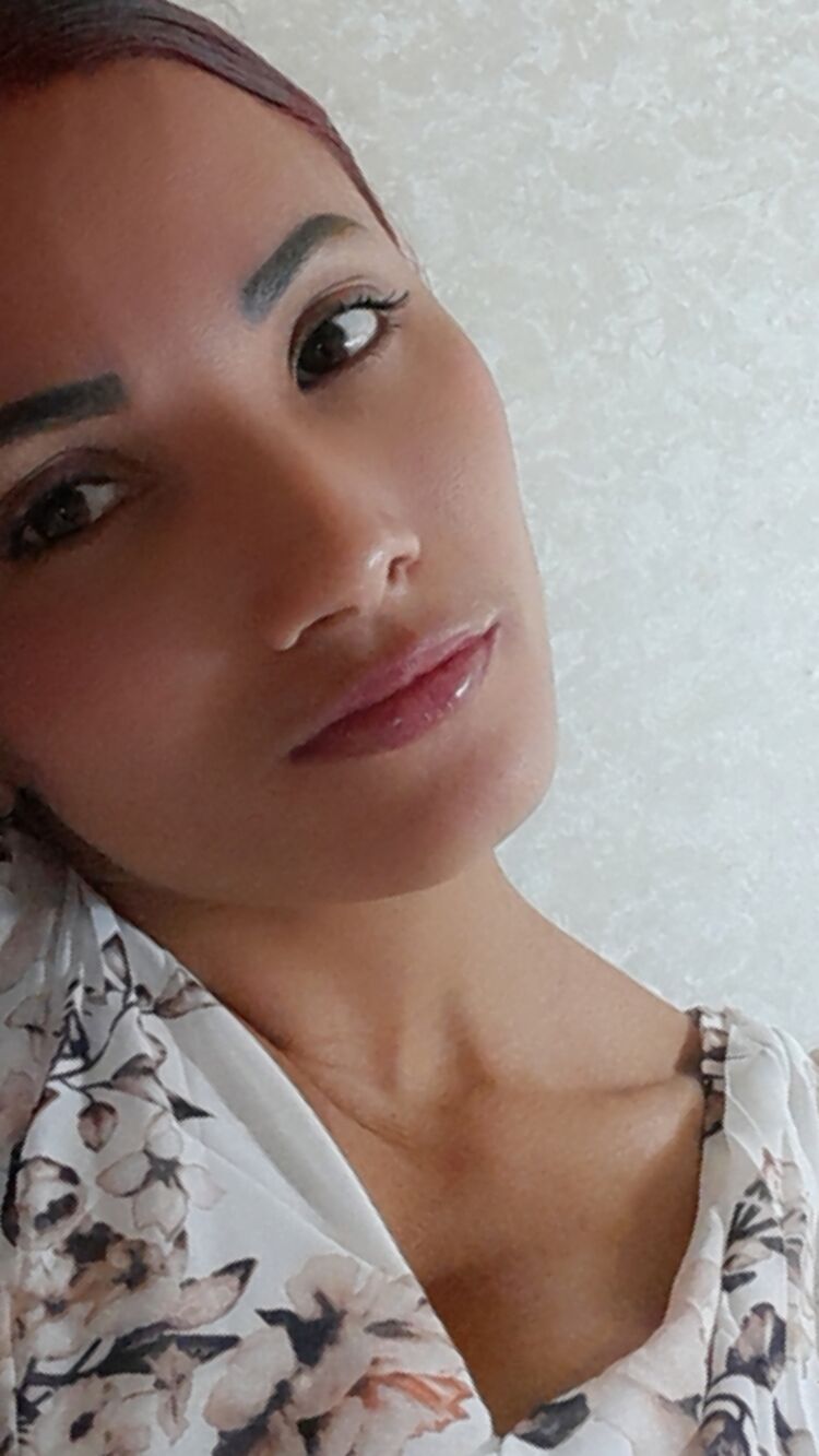  49980670  Anna, 32 ,    