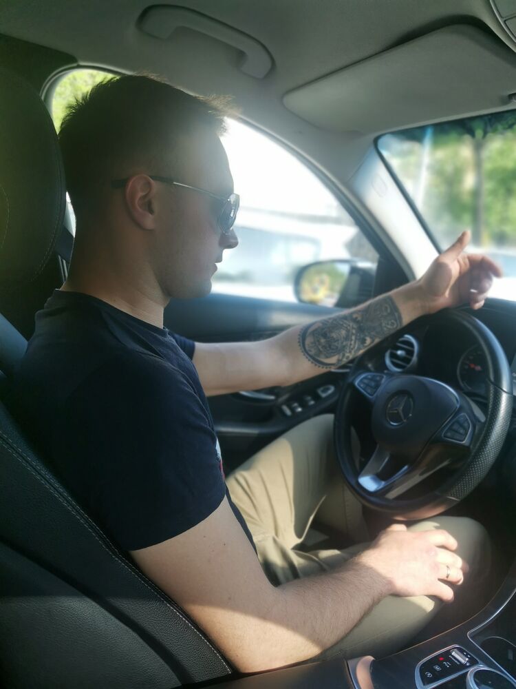  51962980  Konstantin, 34 ,    