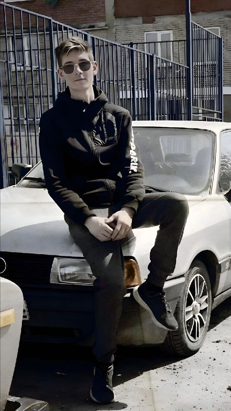  ,   Oleg, 24 ,  