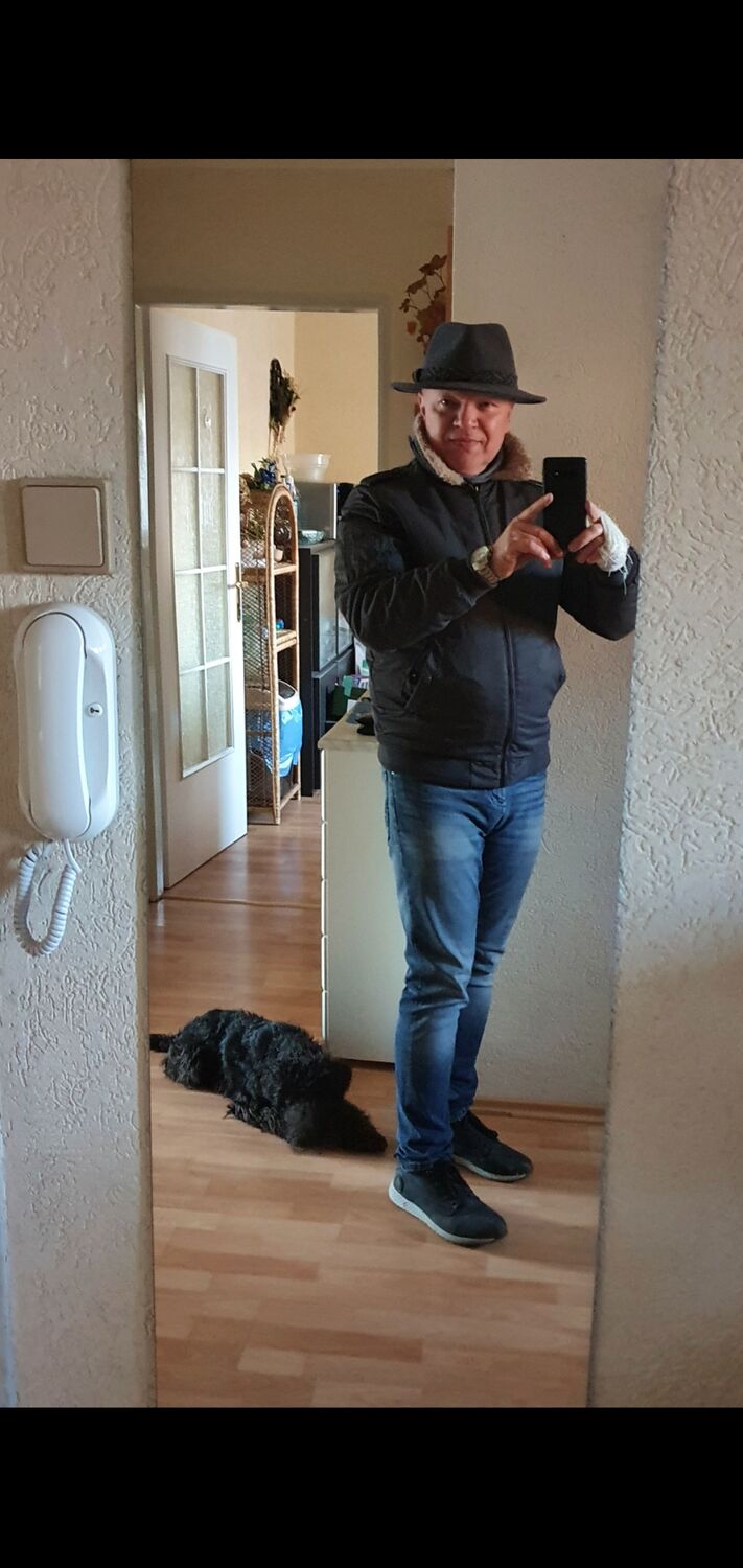  22707540  Anton, 60 ,    
