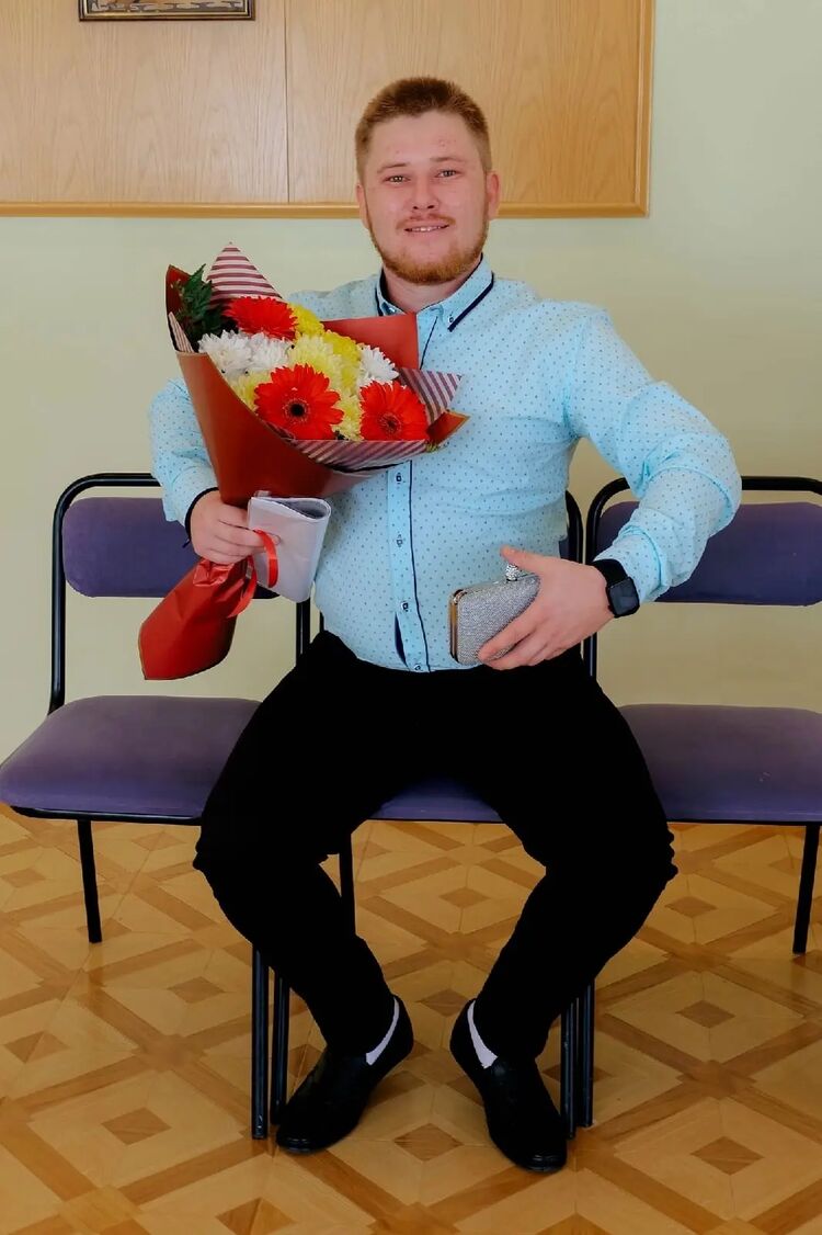  49313170  Artyom, 31 ,    