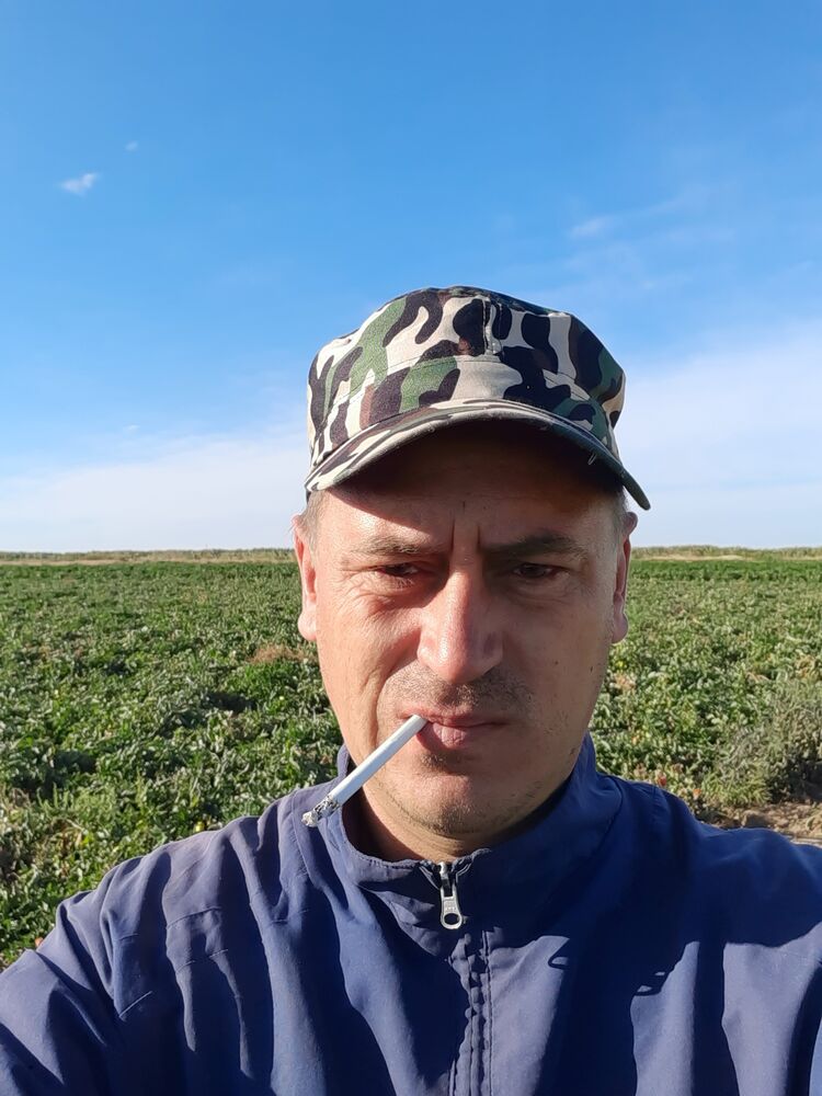  53637280  Yury, 40 ,    