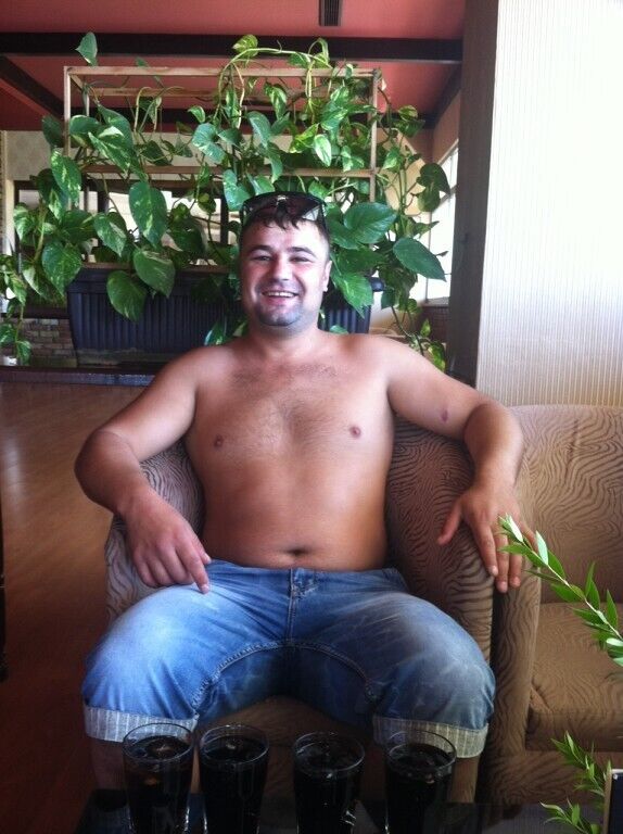  26996340  Viktor, 35 ,    