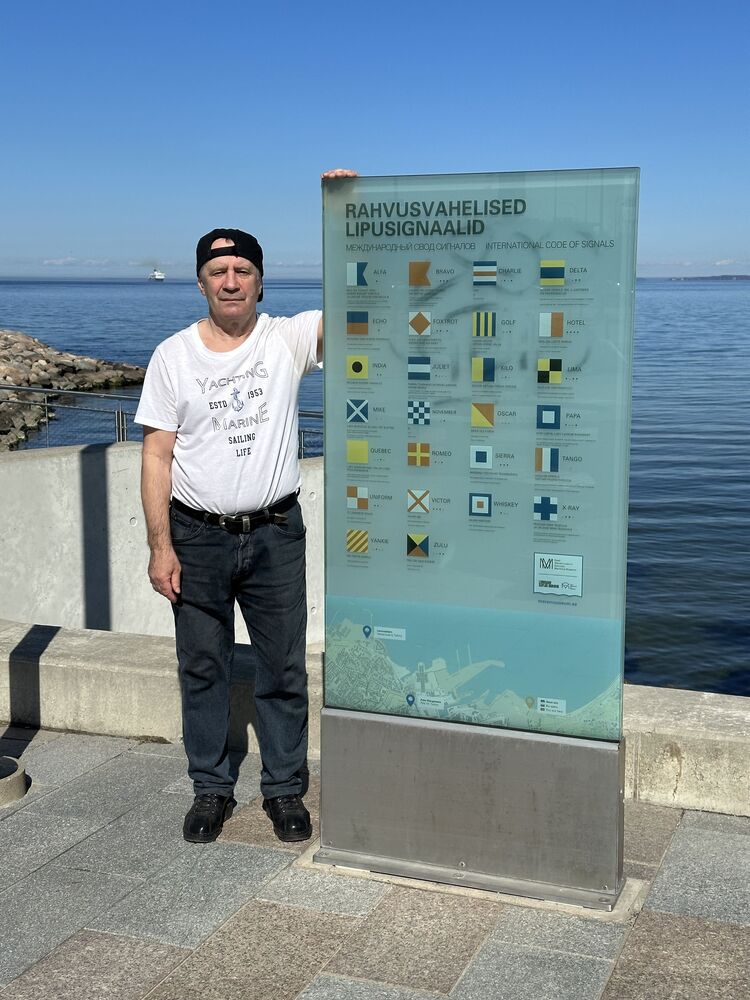  53582370  Aleksandr K, 64 ,    