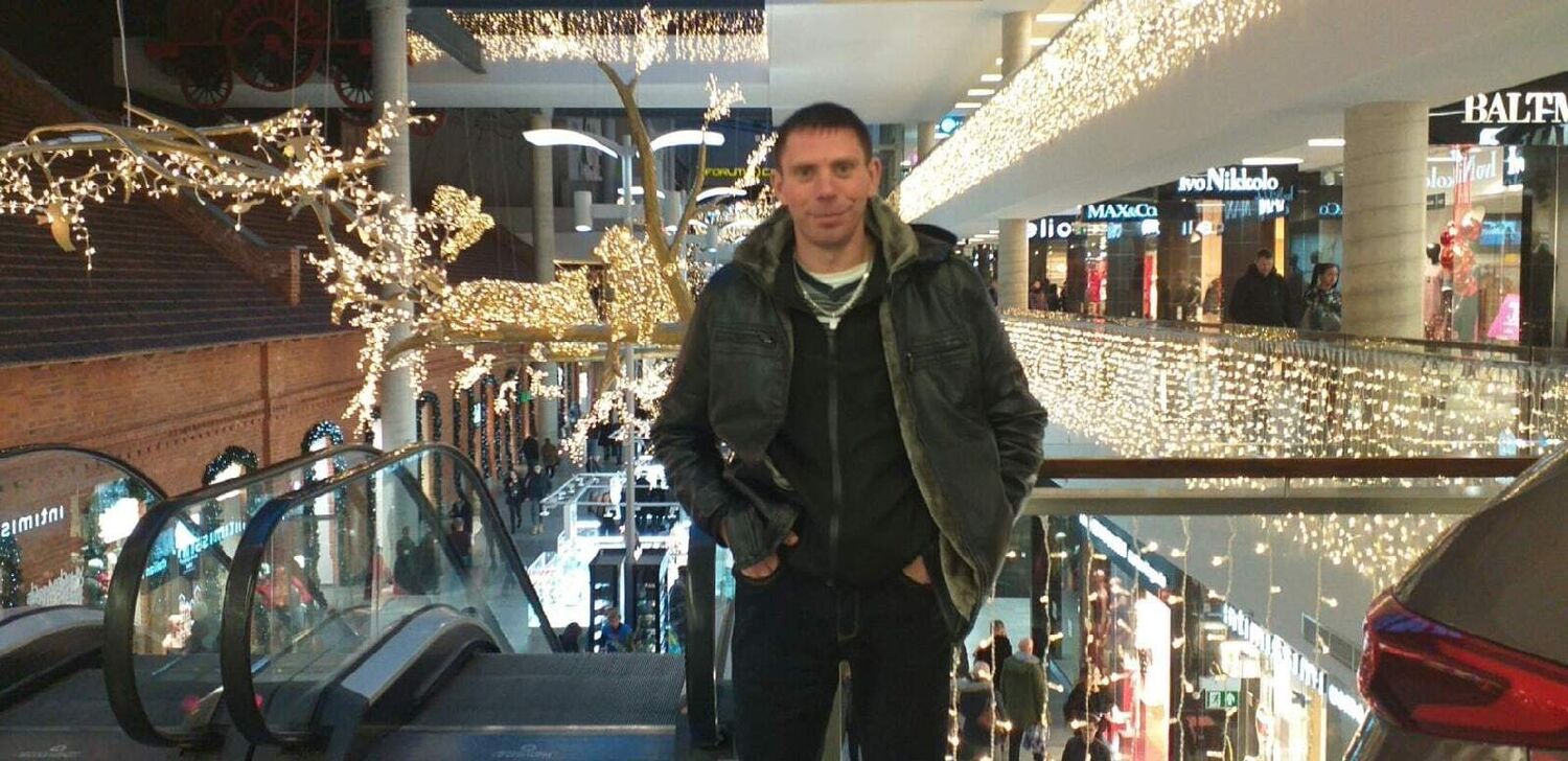  53795080  Vitalii, 41 ,    