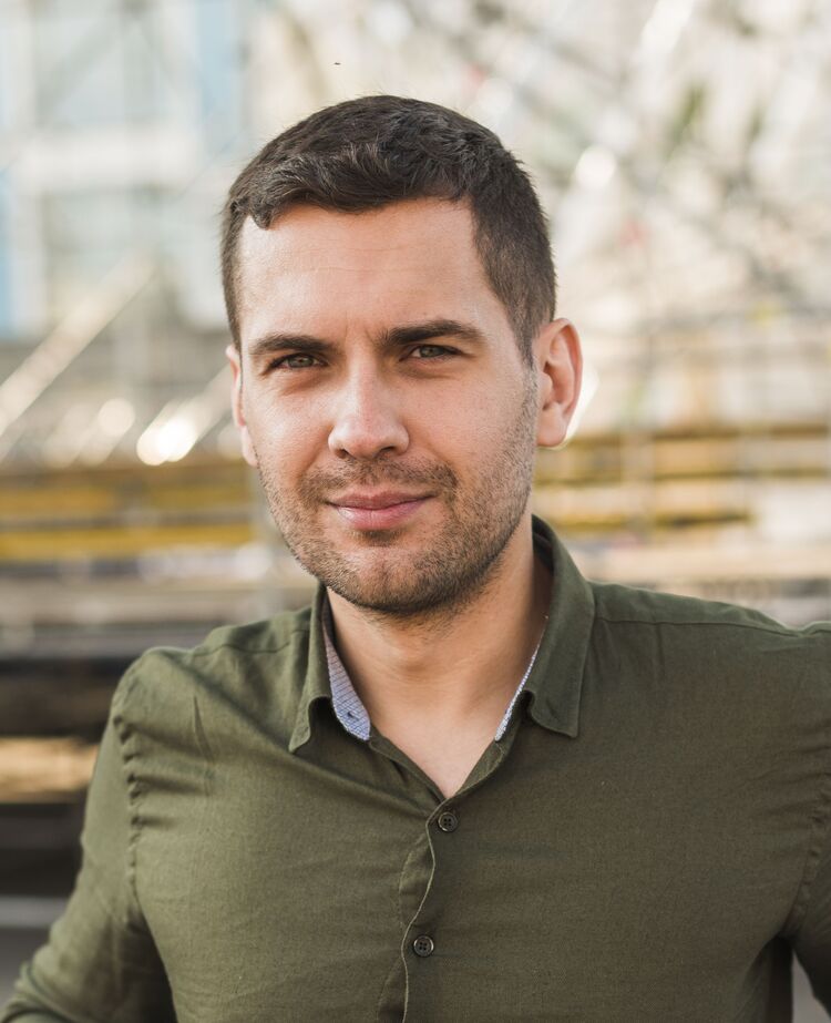  53499840  Pawlo, 32 ,    