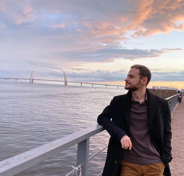  -,   Anton, 32 ,   ,   , c 