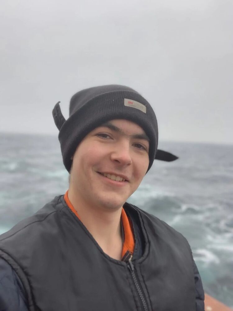  27634170  Yaroslav, 23 ,    -