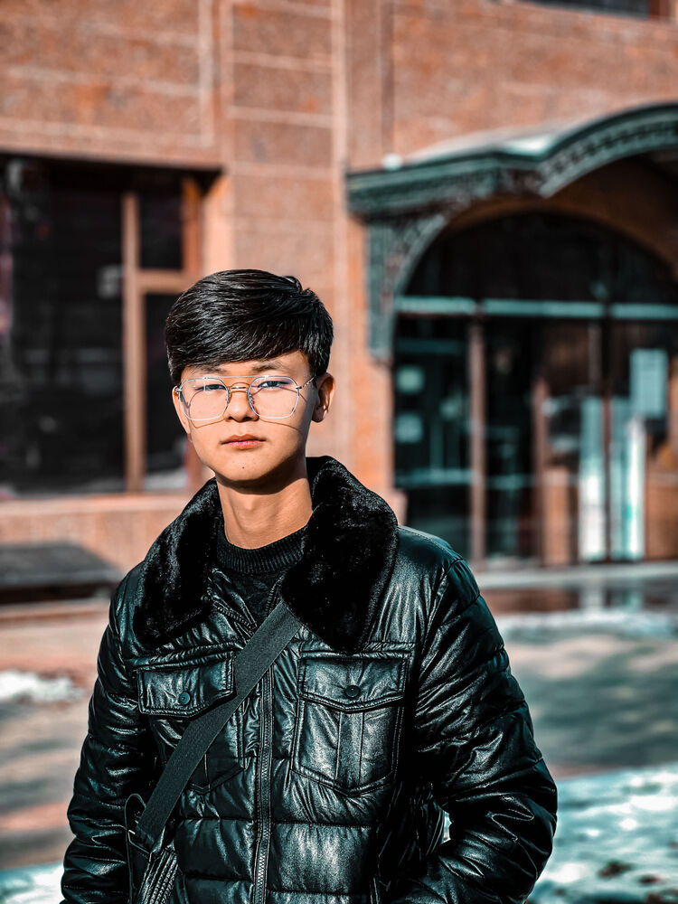  33204110  Bobur, 21 ,    