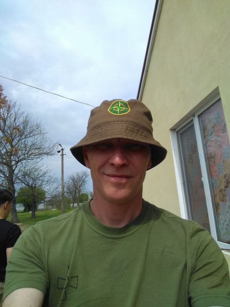  54538240  Maxim, 43 ,    