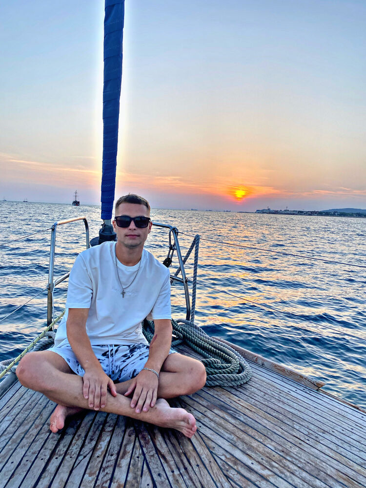  Novy,   , 22 ,   ,   