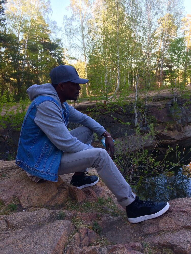  24089130  Mike, 29 ,    