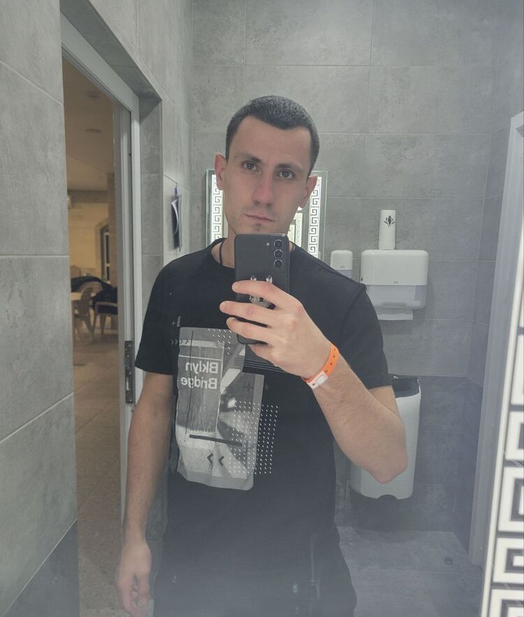  52828280  , 26 ,    