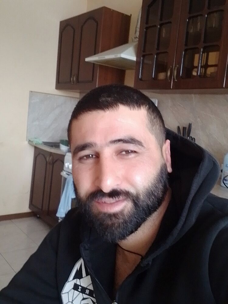  ,   Lakis, 34 ,   ,   