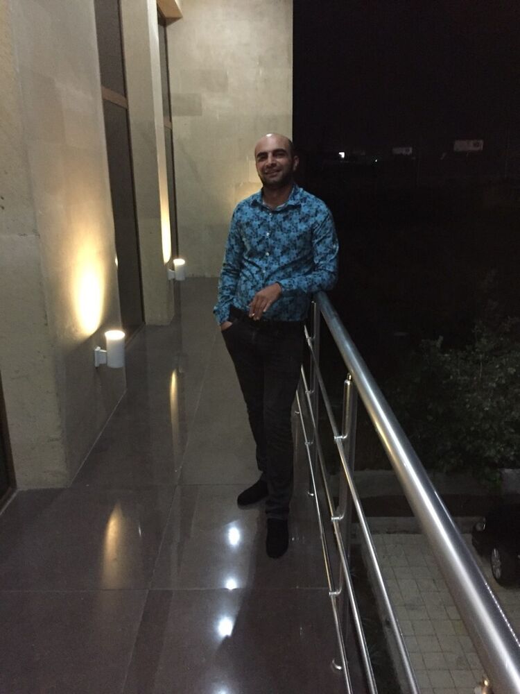  13322860  Artak, 33 ,    