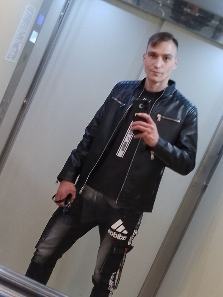  42550030  Pavel, 31 ,    