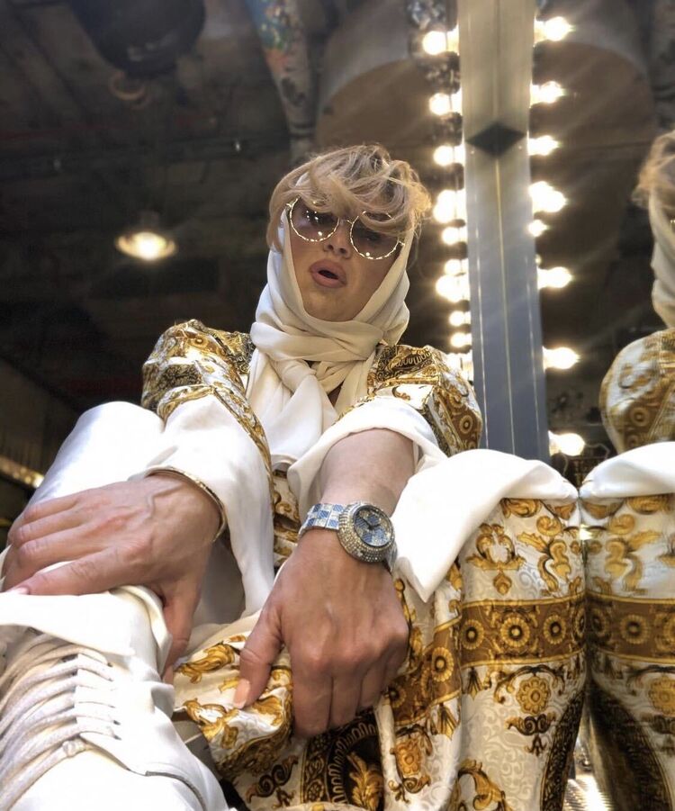  ,   Julia, 40 ,   