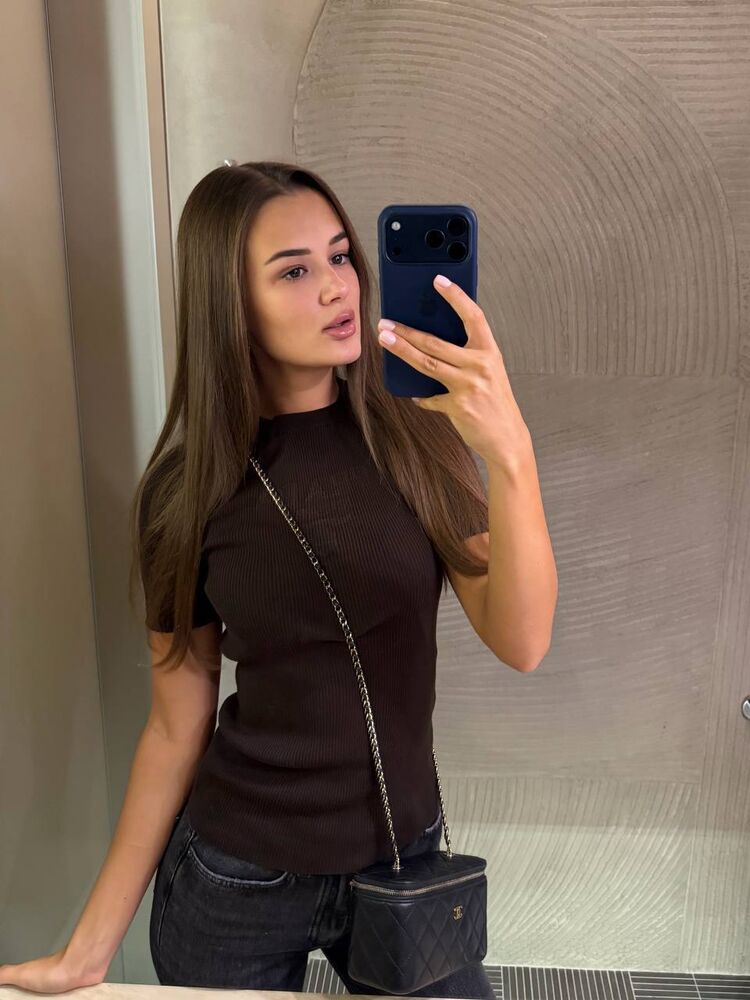  54022860  Anastasia, 31 ,    