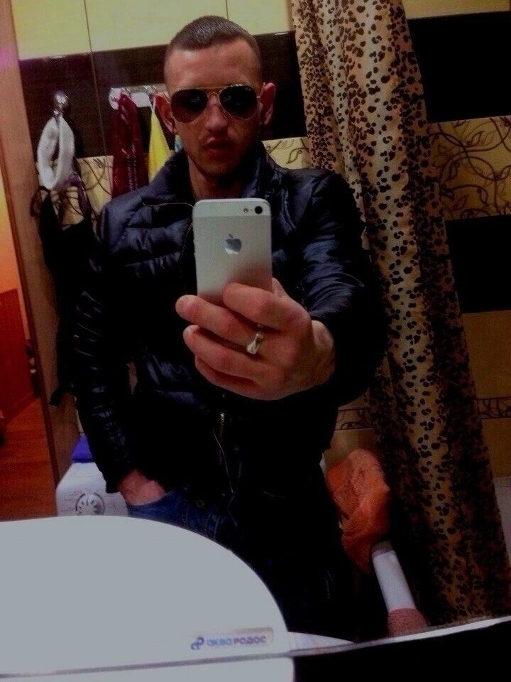  53208660  Antonio, 34 ,    -