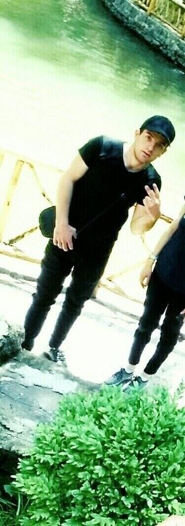  15425640  Artur, 29 ,    