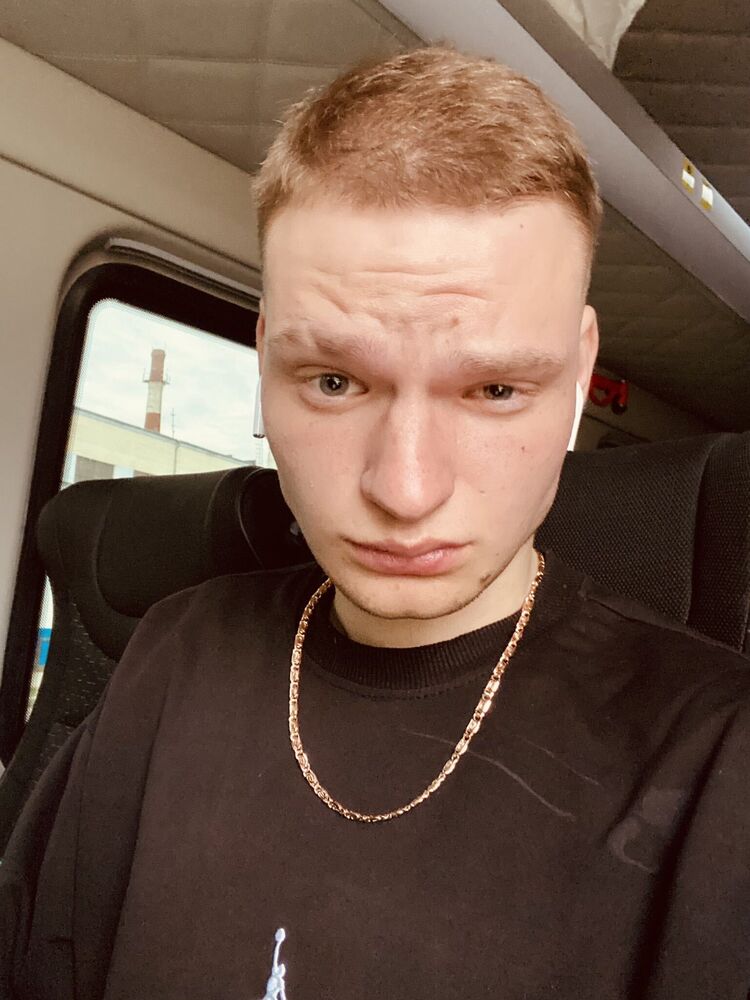  45732280  Daniil, 21 ,    
