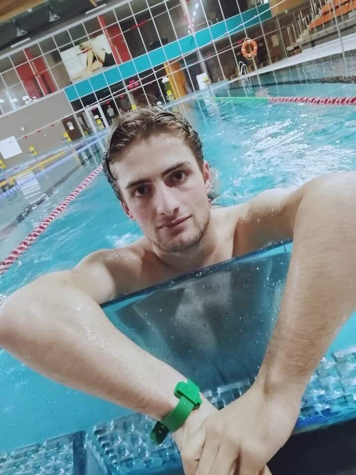  47990720  Nikoloz, 25 ,    