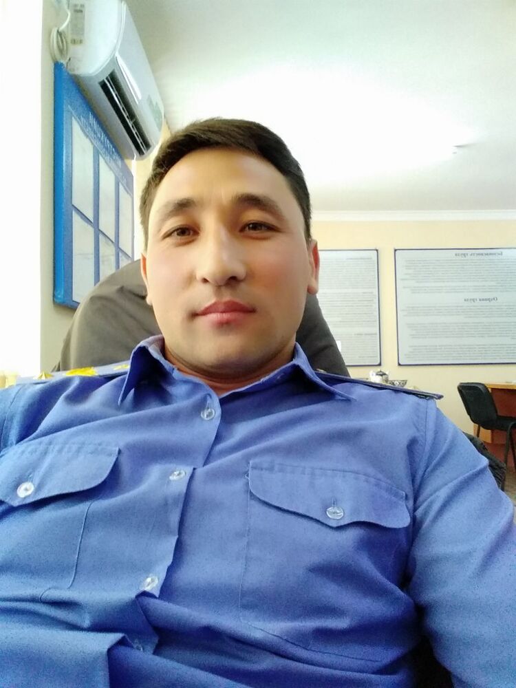  31482710  Jurabek, 35 ,    