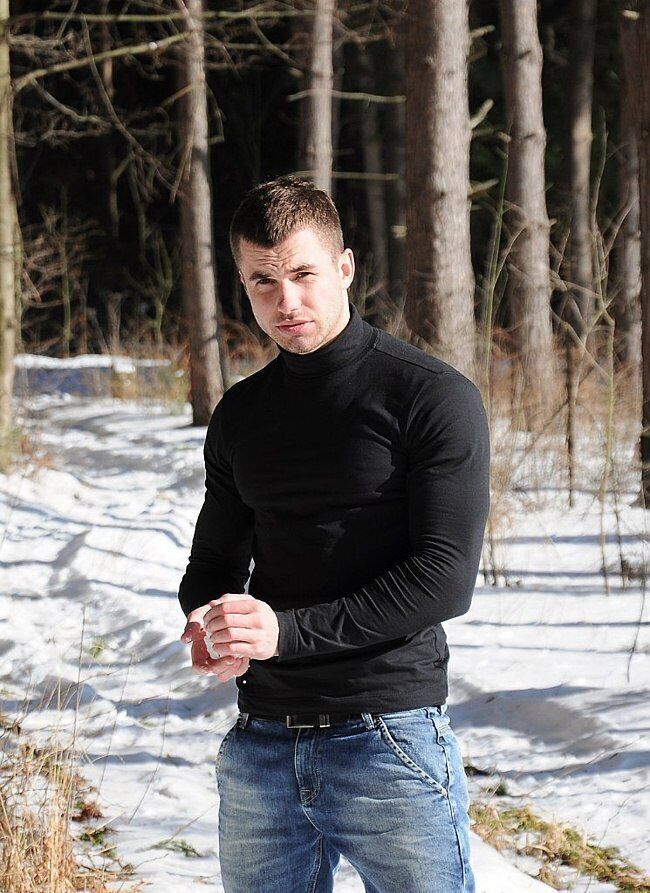 31989300  Vova, 42 ,    