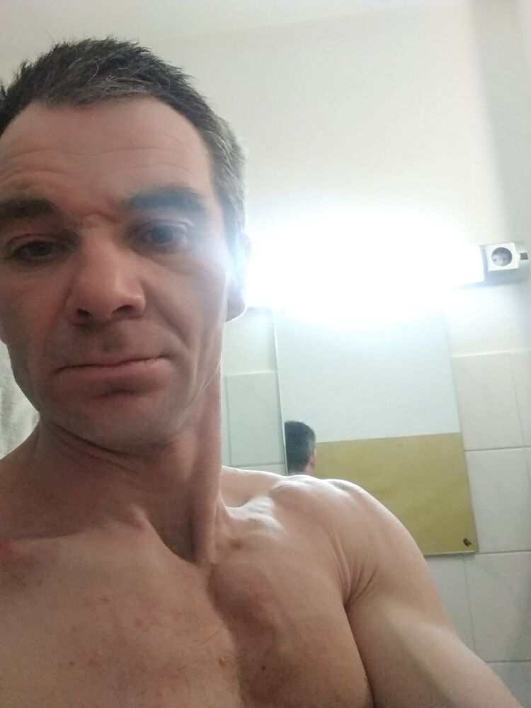  14874040  Robert, 48 ,    