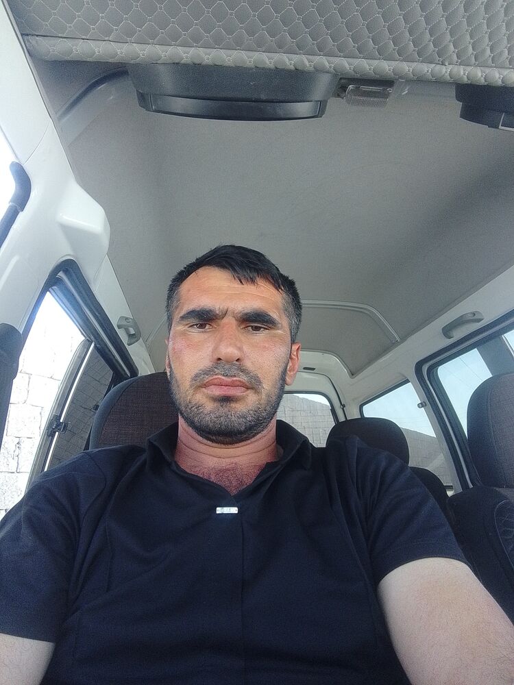  44908450  Feruz, 31 ,    