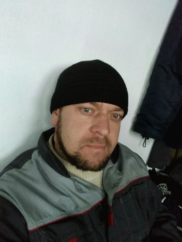  11998880  Mihail, 43 ,    