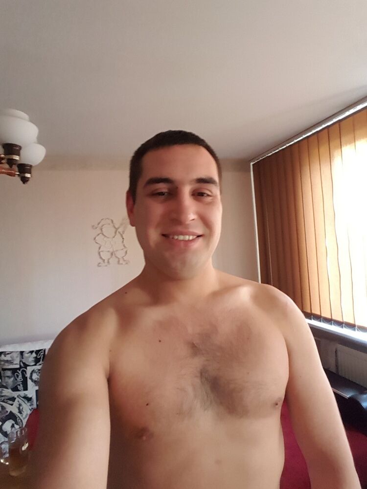  8352410  Jevgenij, 38 ,    
