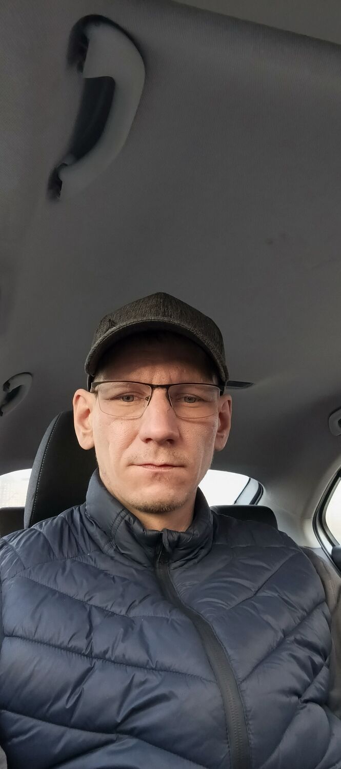  54719960  Vasily, 35 ,    