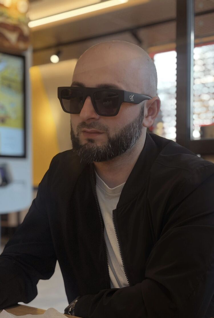  54579330  Giorgi, 31 ,    