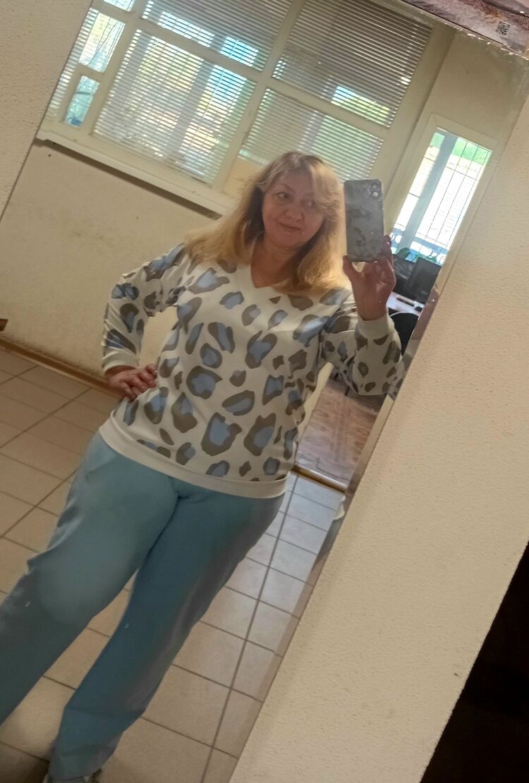  51122240  Olga, 48 ,     