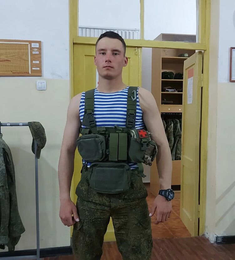  31238930  Sergey, 24 ,    